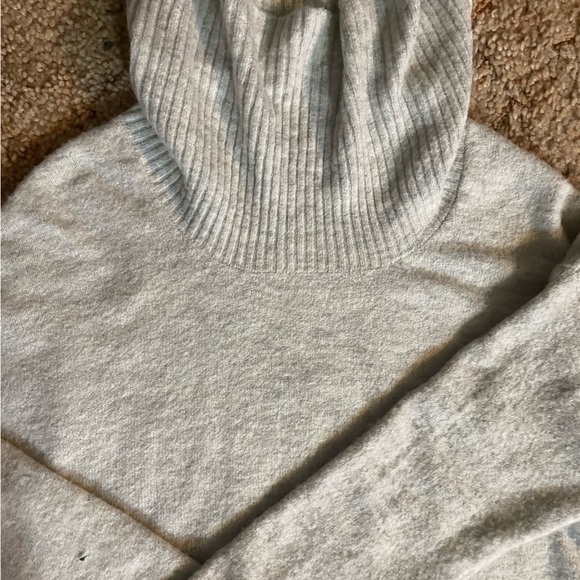 Women’s soft light gray colored turtleneck sweater - Picture 5 of 5